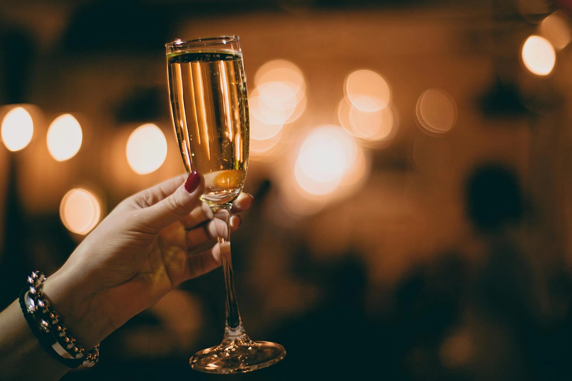 Coupe de champagne pleine.